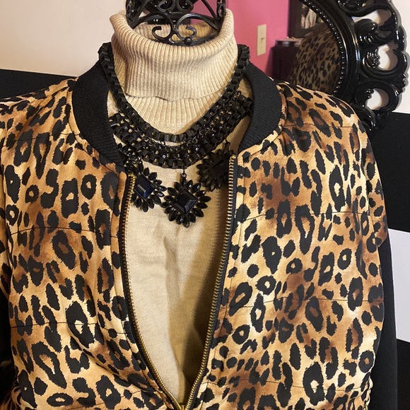 Women’s Jacket - Picture 2 of 5